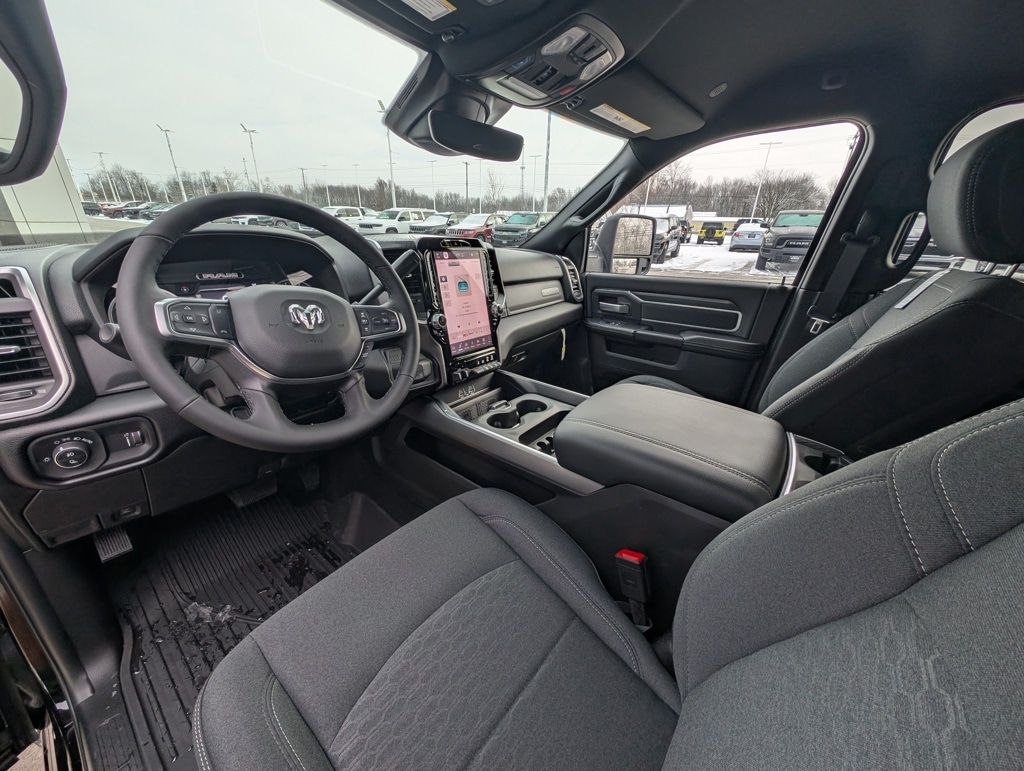 New 2026 Ram 2500 BIG HORN CREW CAB 4X4 6'4 BOX Pickup