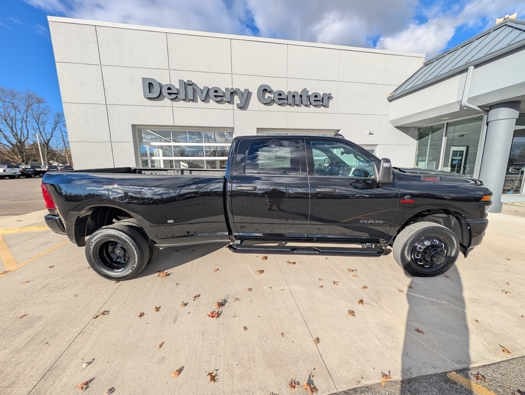 New 2026 Ram 3500 BIG HORN CREW CAB 4X4 8' BOX Pickup