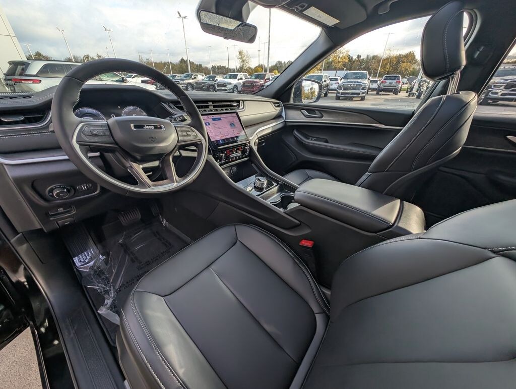 New 2025 Jeep Grand Cherokee LIMITED 4X4 Sport Utility