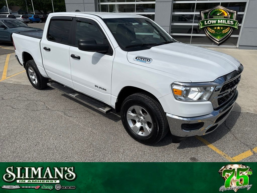 2024 RAM 1500 Big Horn/Lone Star 4x4 Crew Cab 5'7's photo