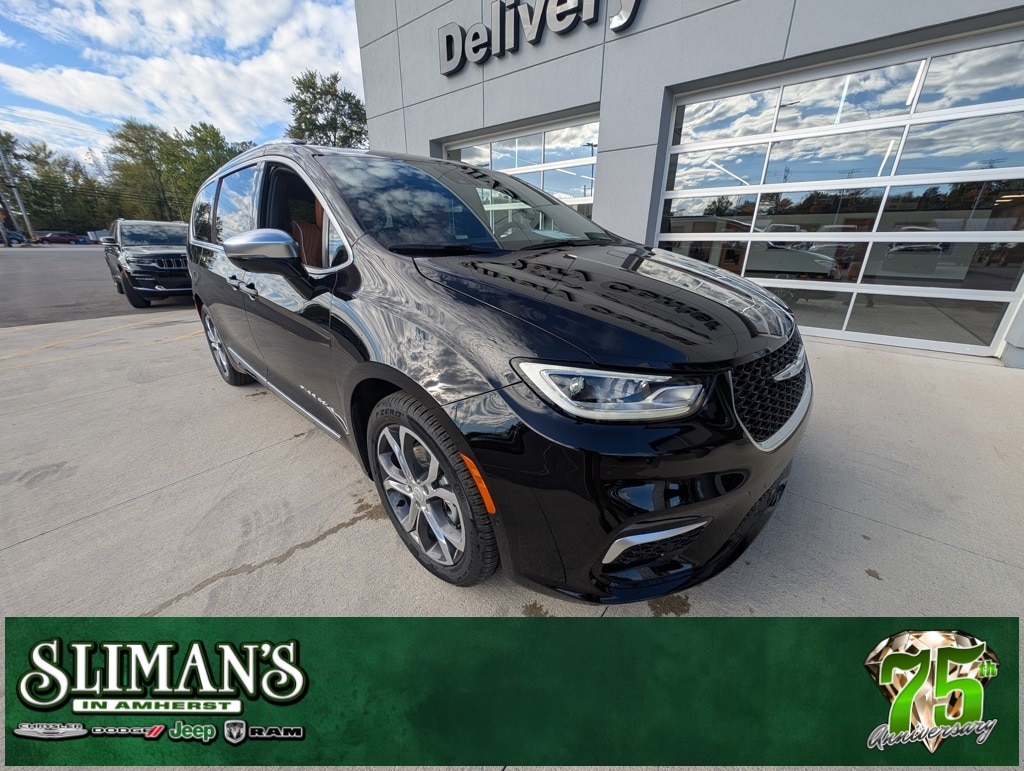 2026 Chrysler Pacifica Pinnacle's photo