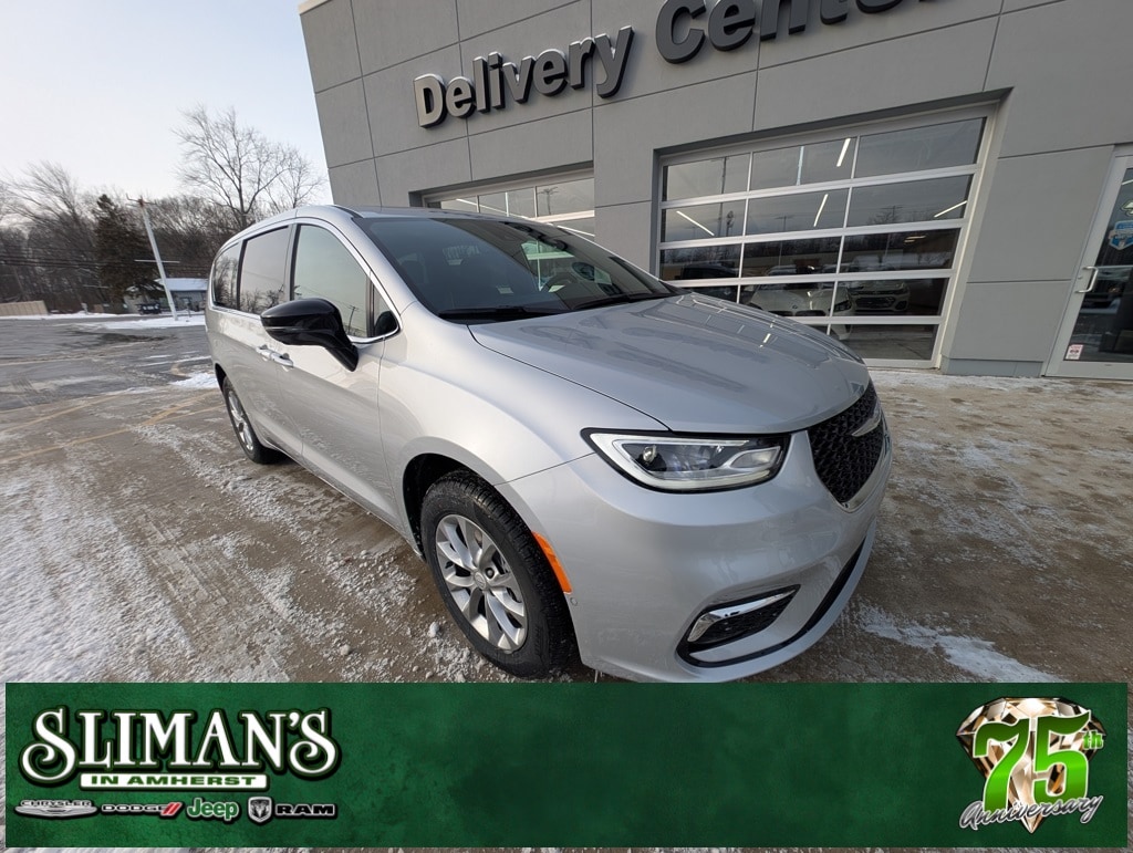 2026 Chrysler Pacifica Limited's photo