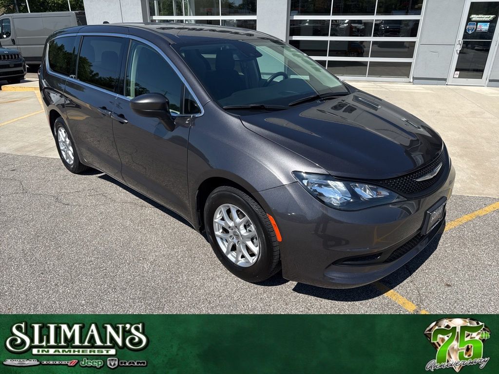 2023 Chrysler Voyager LX's photo
