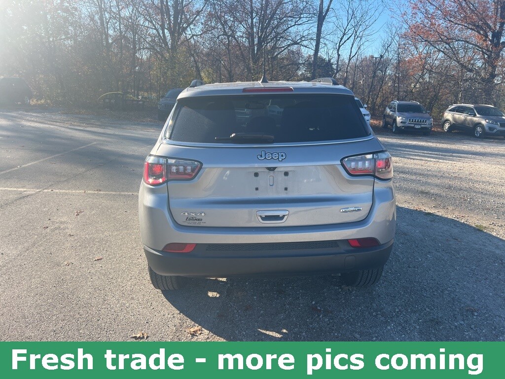 2022 Jeep Compass Latitude Lux photo 3