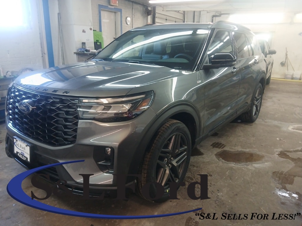 2026 Ford Explorer ST-LINE's photo