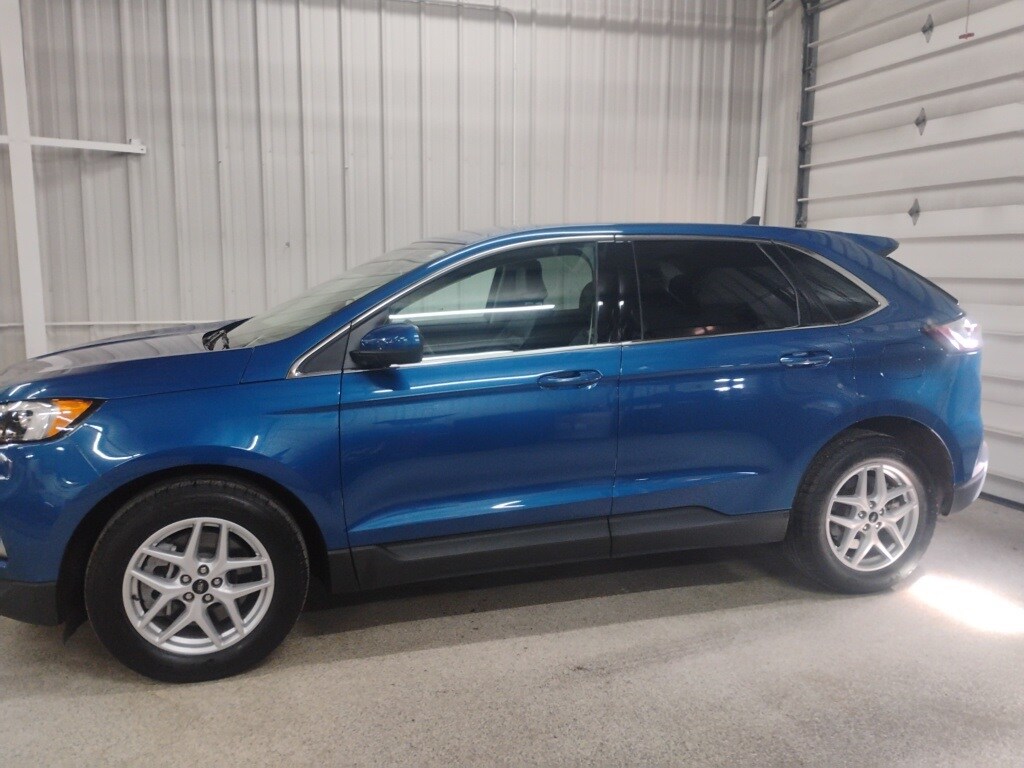 2024 Ford Edge SEL photo 2