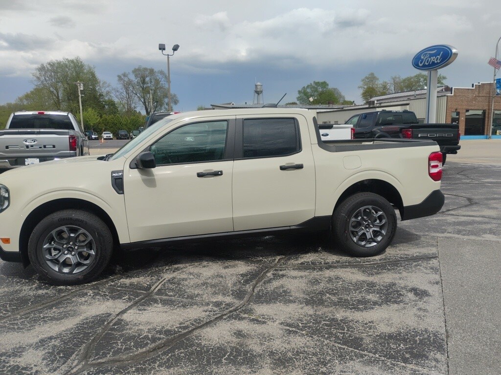 2025 Ford Maverick XLT photo 2