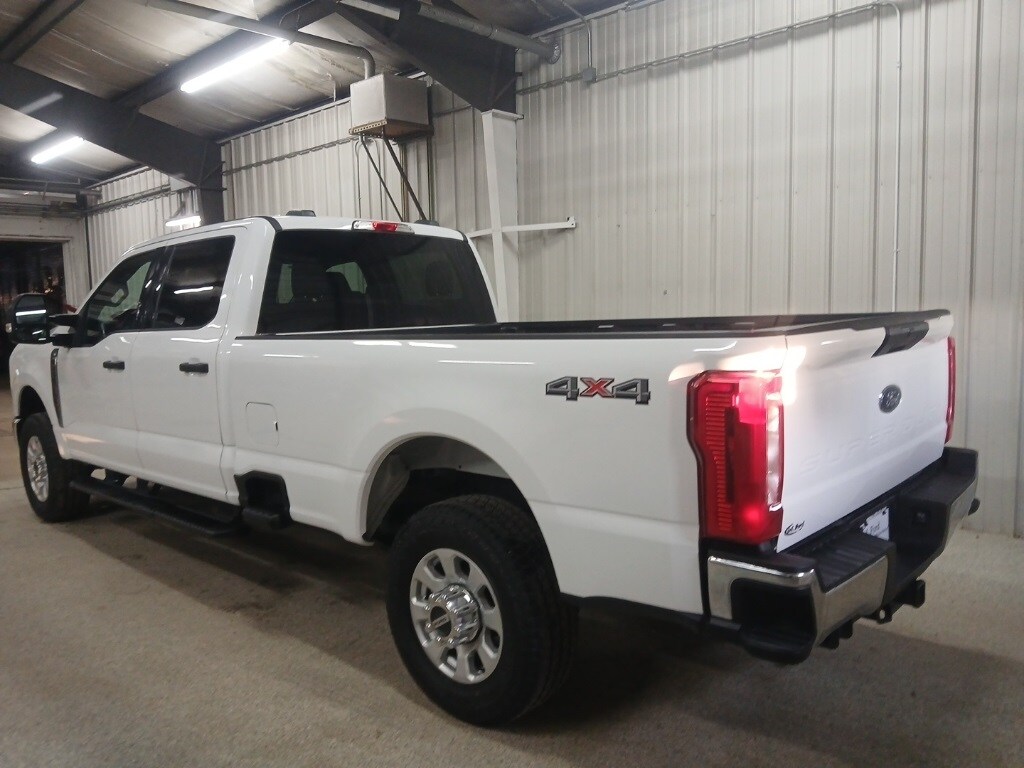 2024 Ford F-250 XLT photo 3