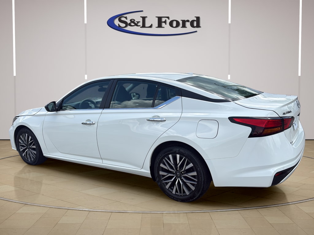 Used 2025 Nissan Altima SV Sedan