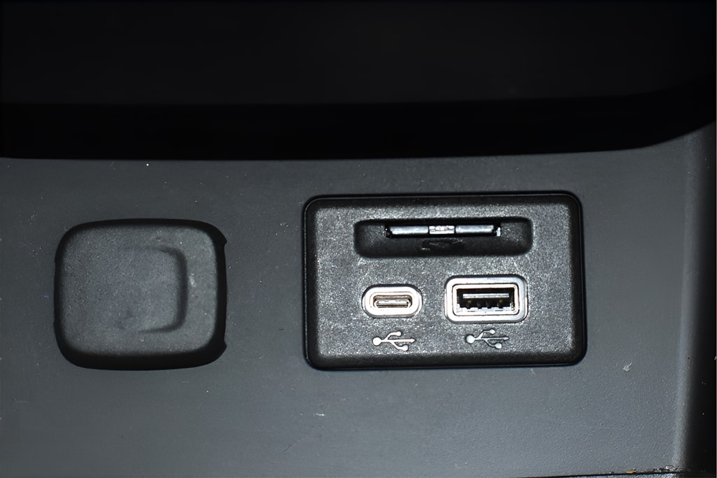 2023 GMC Acadia SLT - Photo 16