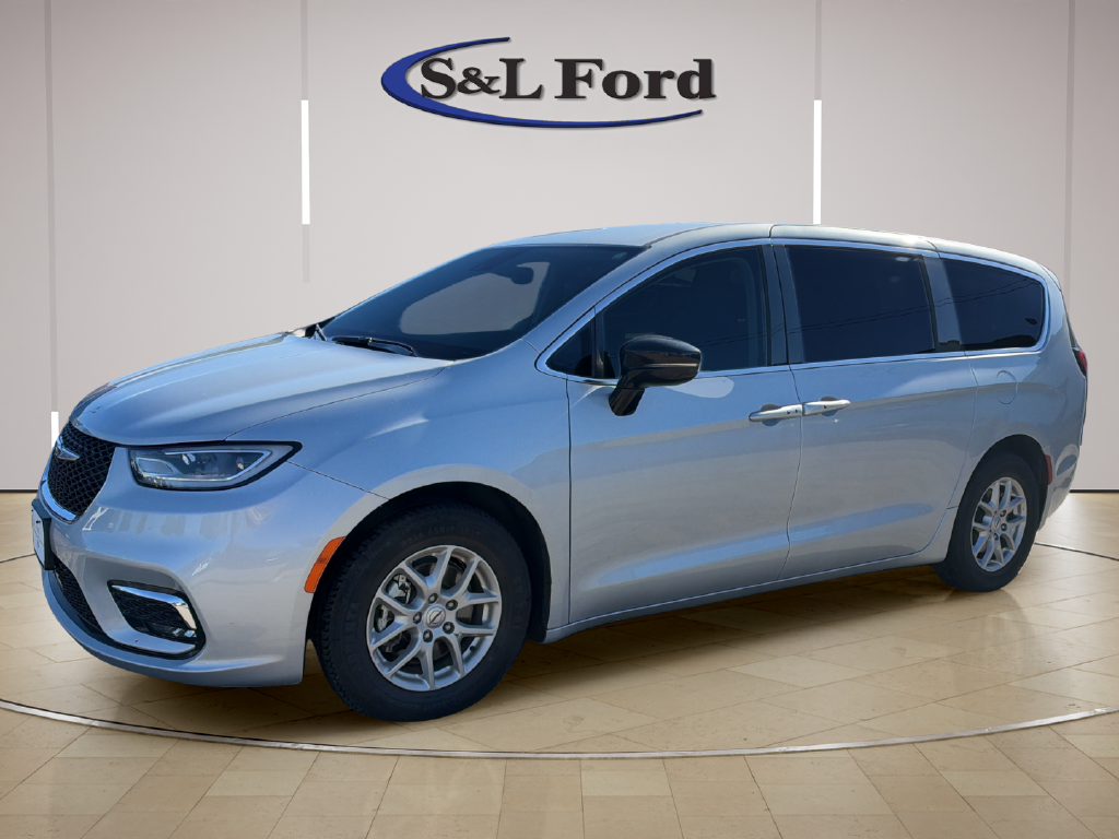 Used 2024 Chrysler Pacifica Touring L Passenger Van