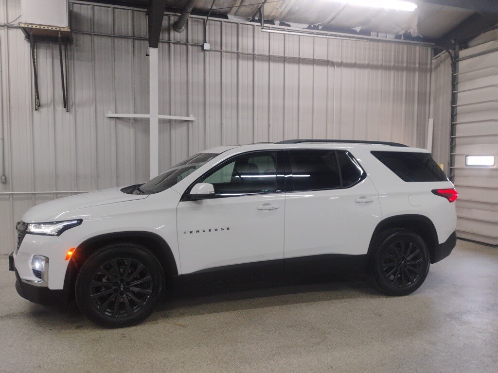 2022 Chevrolet Traverse RS photo 2