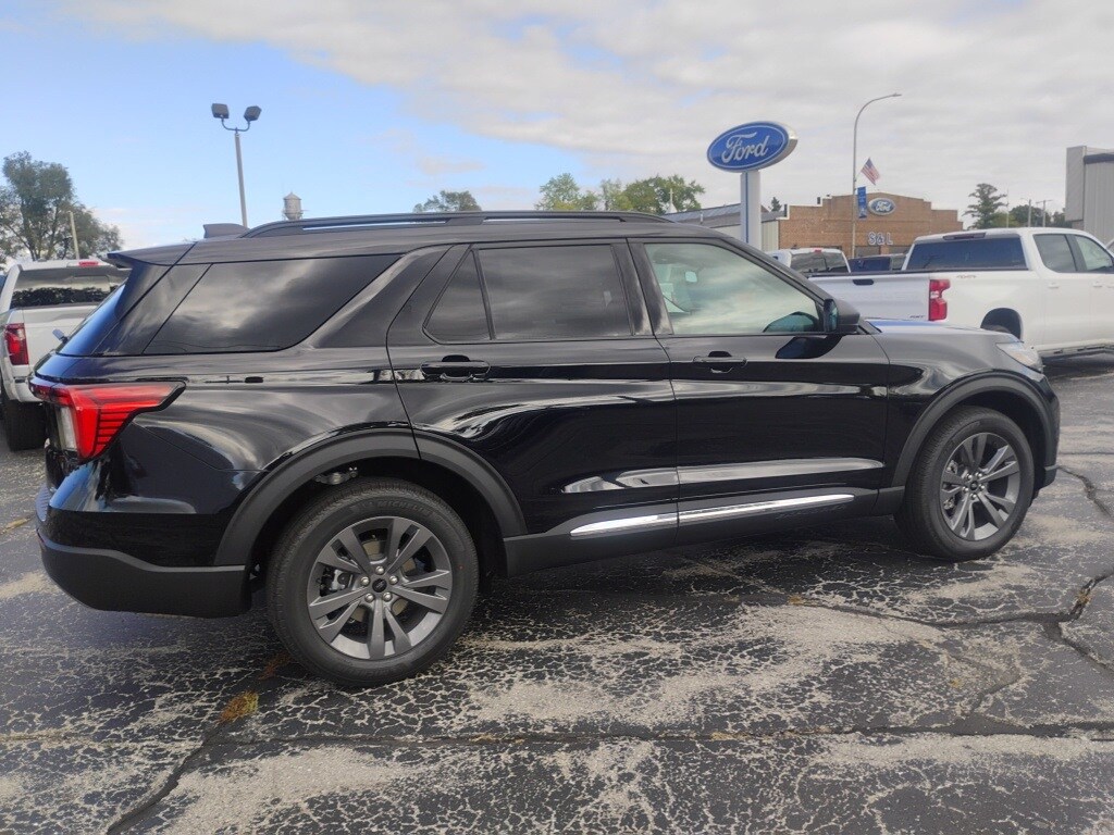 2025 Ford Explorer photo 3