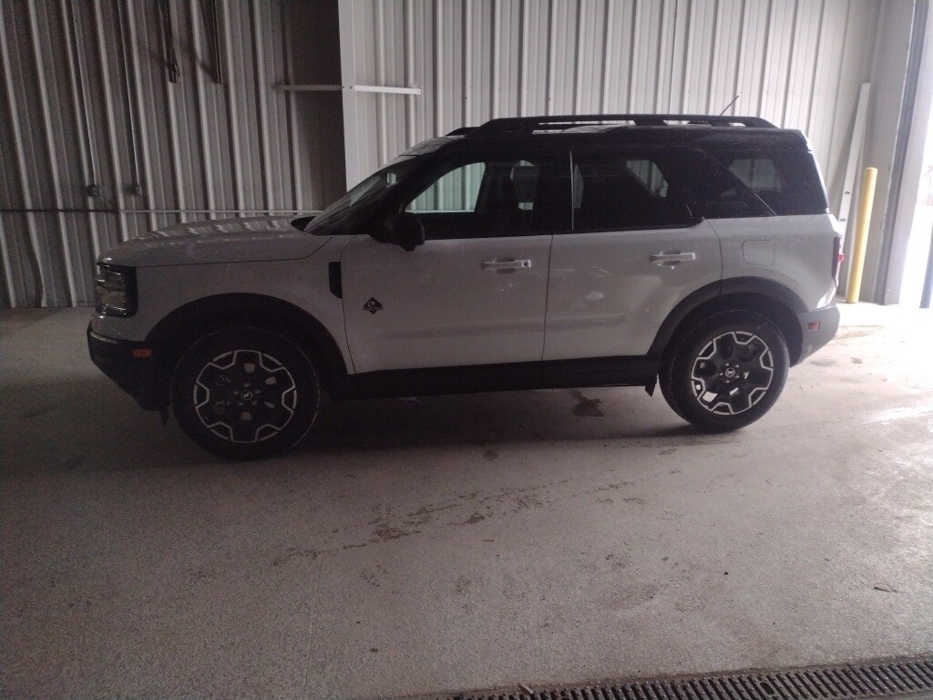 2025 Ford Bronco Sport Outer Banks photo 2