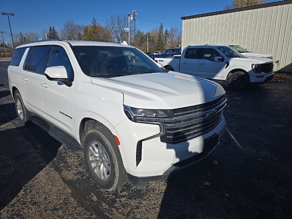 2024 Chevrolet Suburban LT photo 3