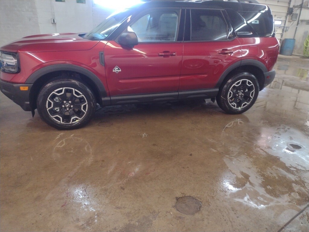 2025 Ford Bronco Sport Outer Banks photo 2