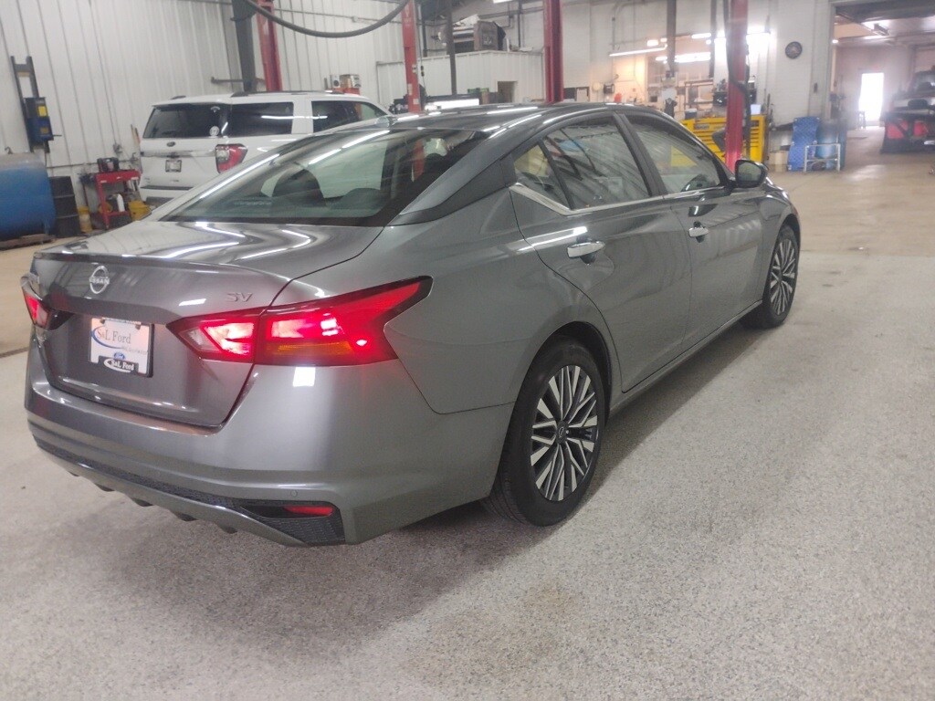 2024 Nissan Altima 2.5 SV photo 4
