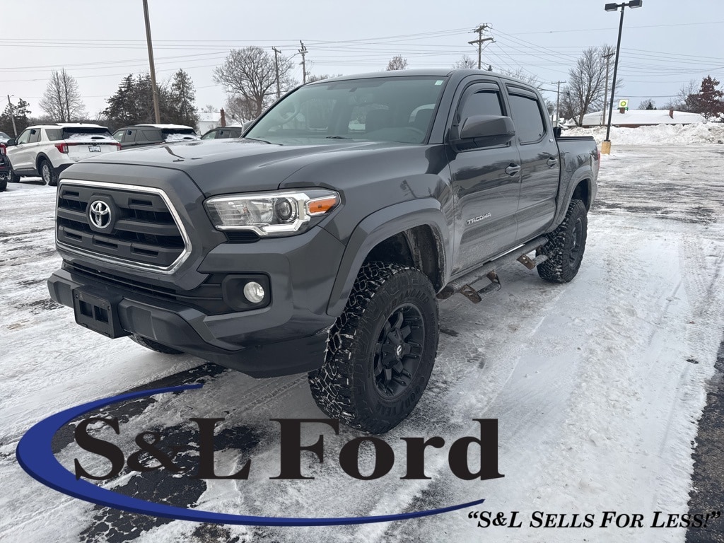 2017 Toyota Tacoma SR5's photo