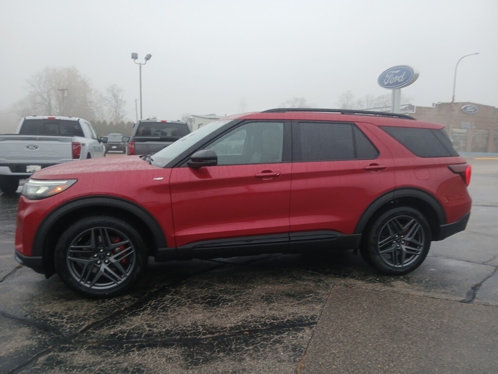 2026 Ford Explorer ST-Line photo 2