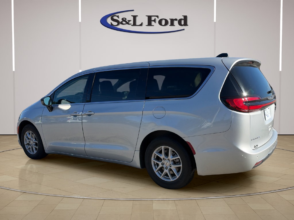 Used 2024 Chrysler Pacifica Touring L Passenger Van