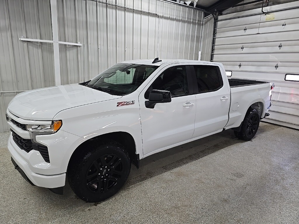 2024 Chevrolet Silverado 1500 RST photo 2