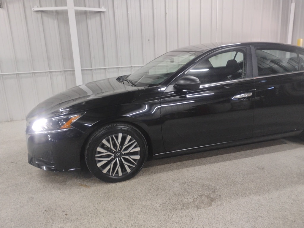 Used 2024 Nissan Altima 2.5 SV Sedan