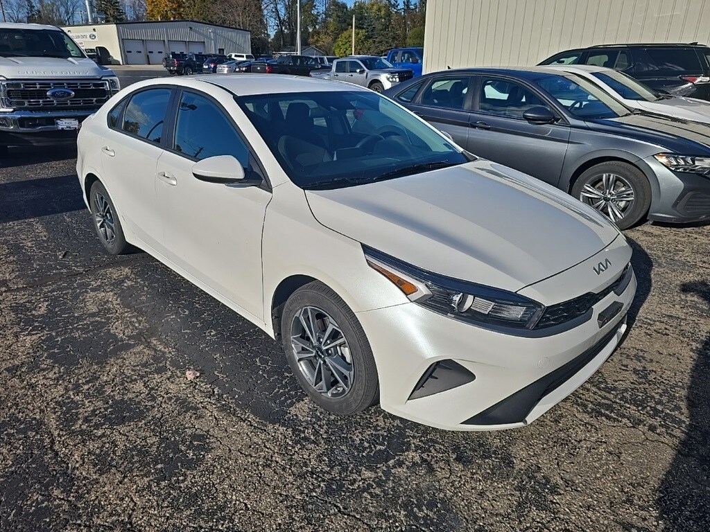 2024 Kia Forte LXS photo 4
