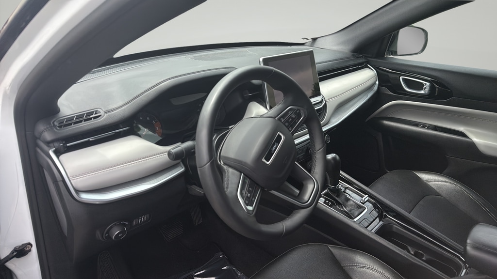 2025 Jeep Compass Limited - Photo 13