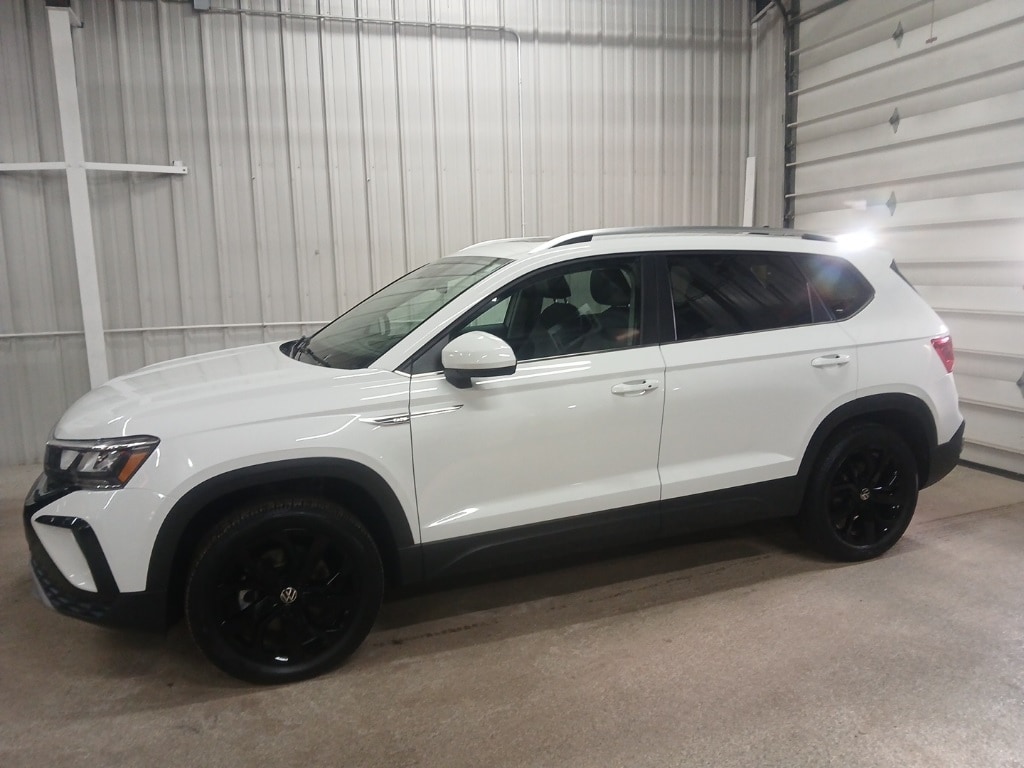 Used 2022 Volkswagen Taos SE with VIN 3VVPX7B24NM039746 for sale in Oconto Falls, WI