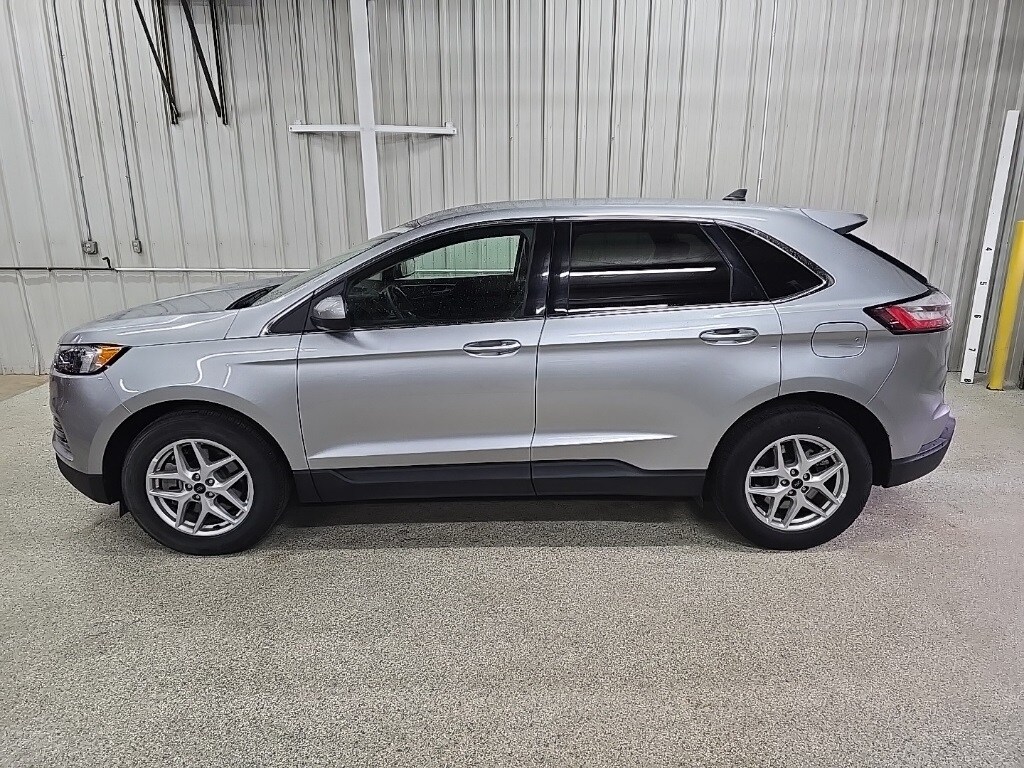 2024 Ford Edge SEL photo 3