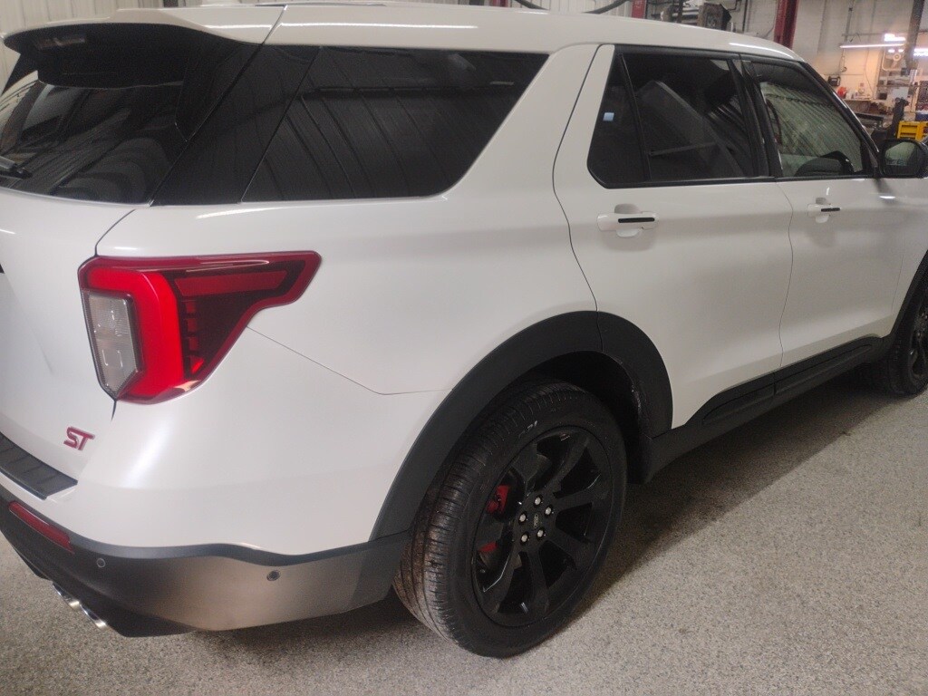 2021 Ford Explorer ST photo 3
