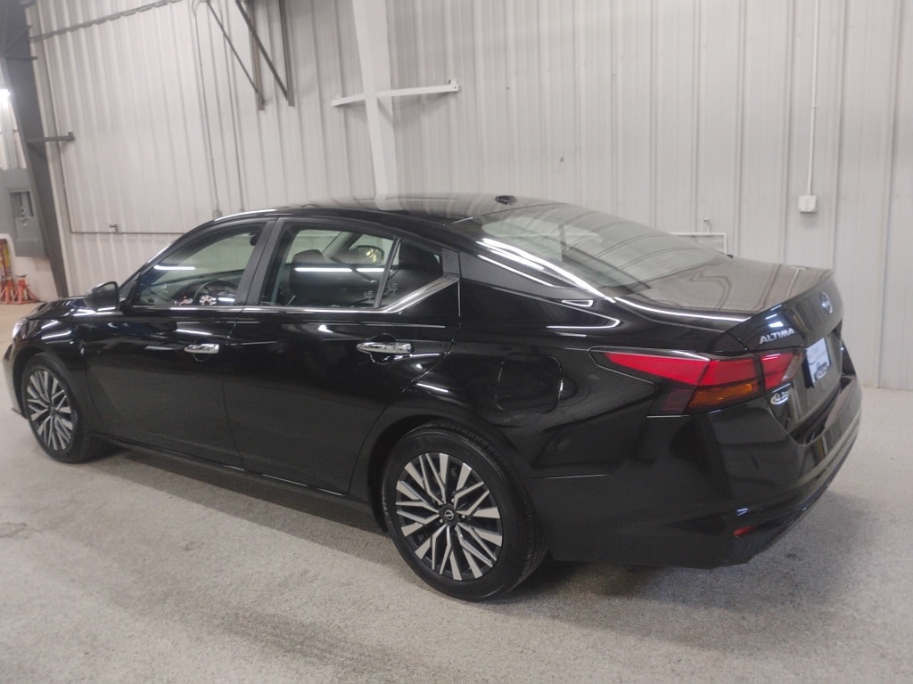 Used 2024 Nissan Altima 2.5 SV Sedan