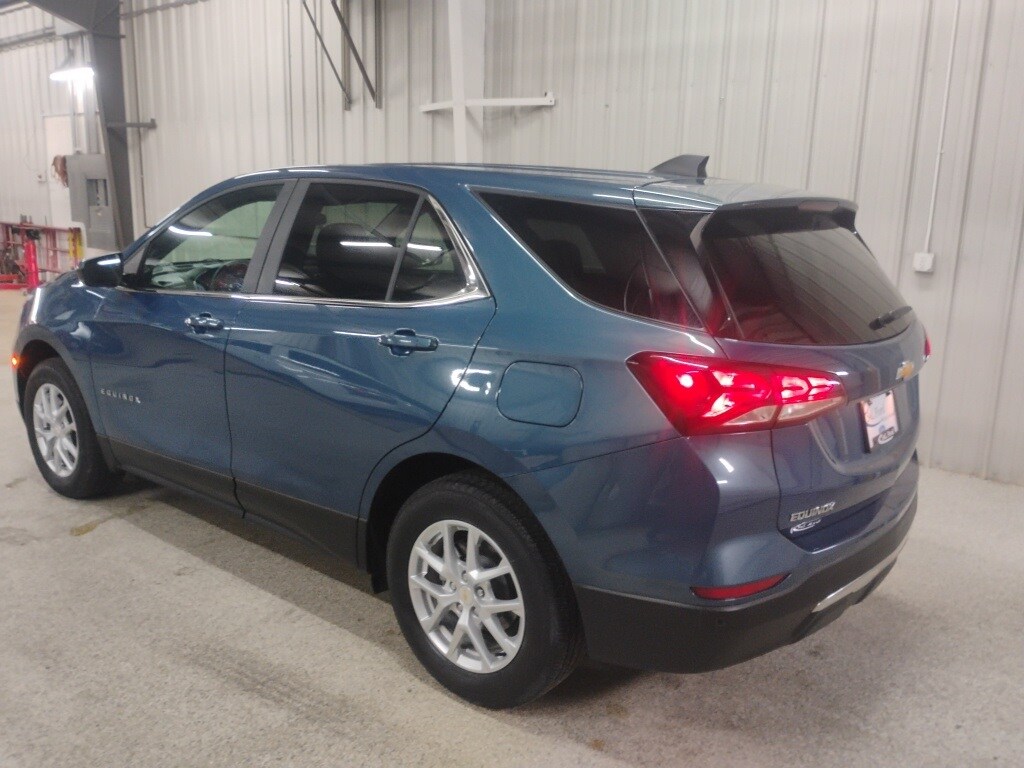2024 Chevrolet Equinox LT photo 3