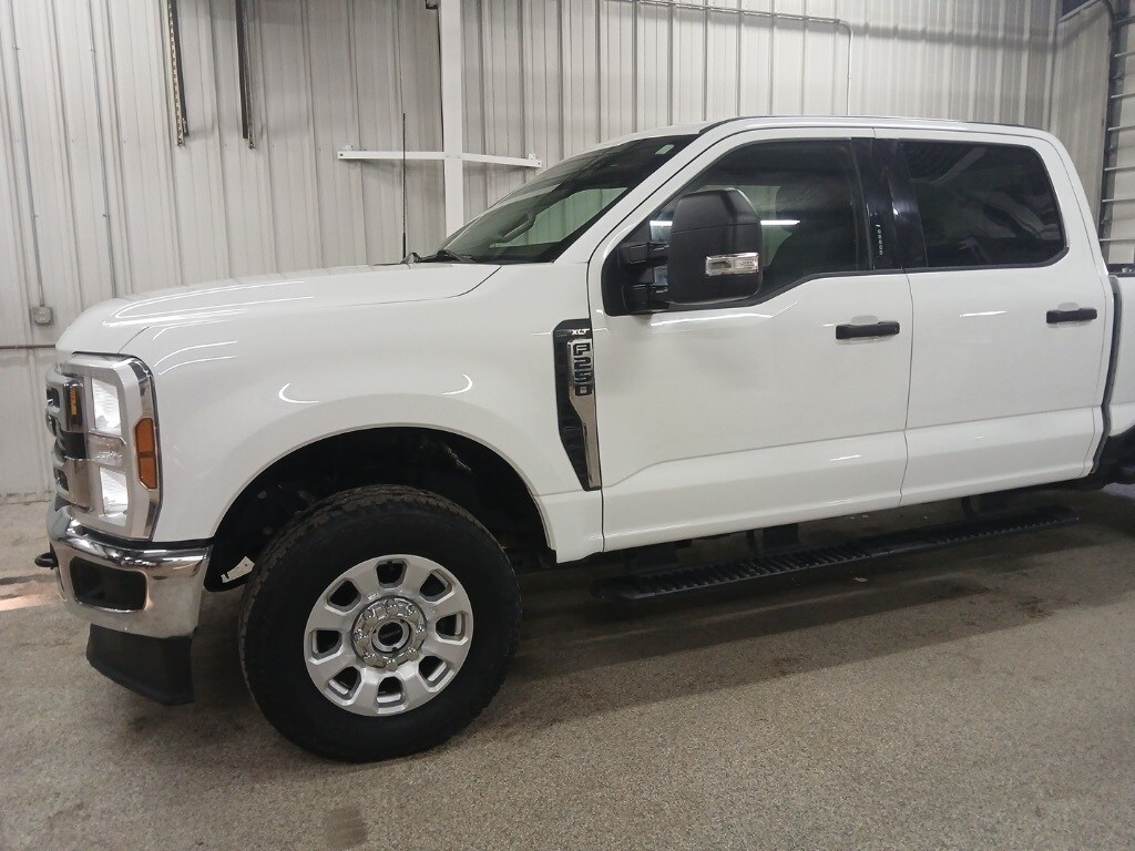 2024 Ford F-250 XLT photo 2