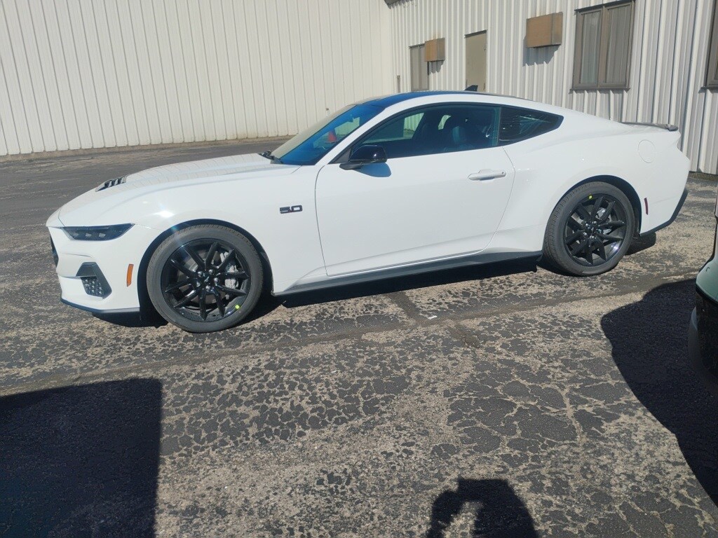 2025 Ford Mustang GT Premium photo 2