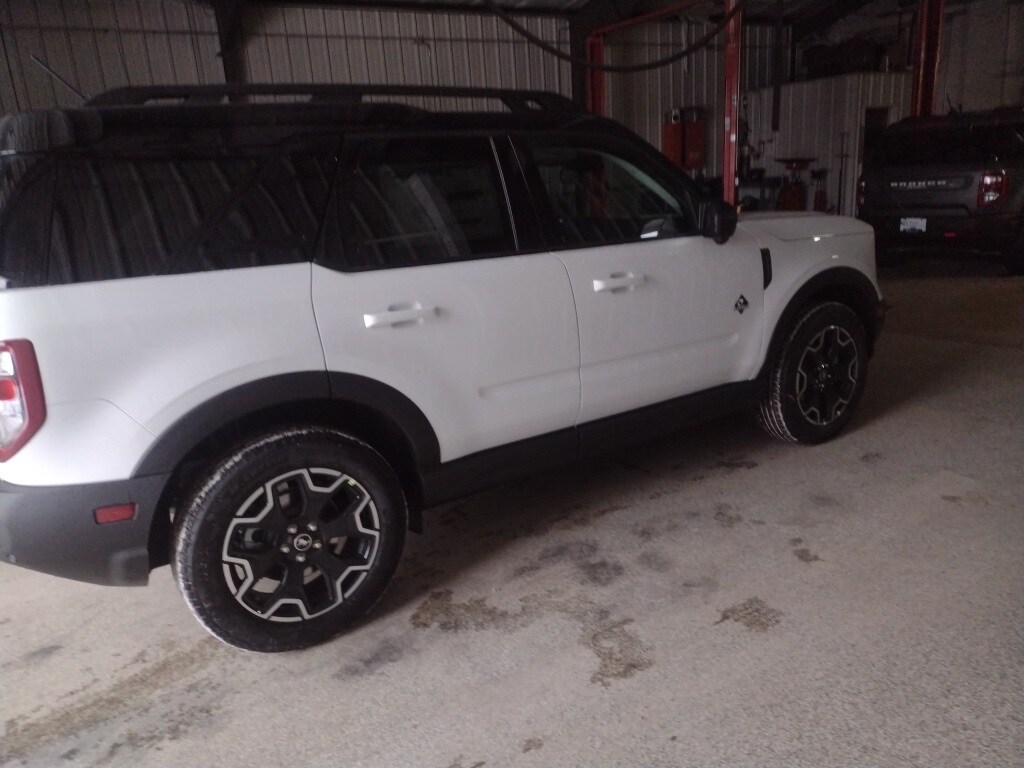 2025 Ford Bronco Sport Outer Banks photo 4