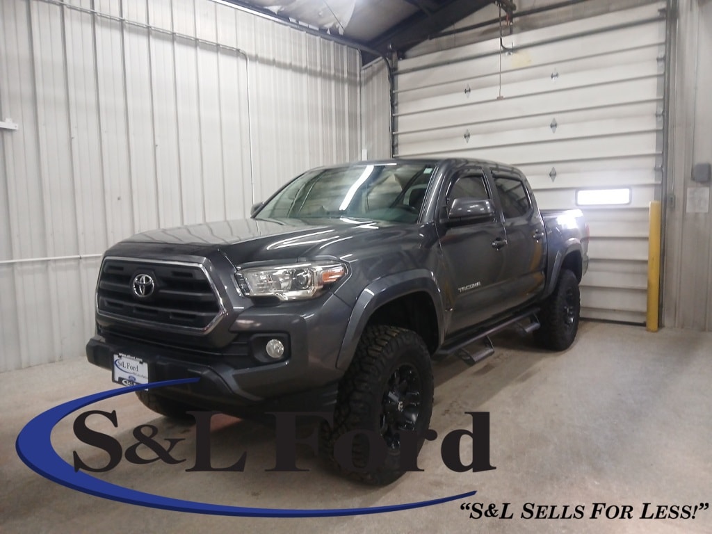 2017 Toyota Tacoma SR5's photo