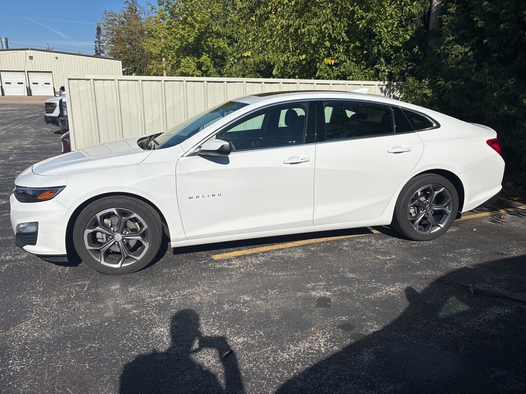 2024 Chevrolet Malibu 1LT photo 3