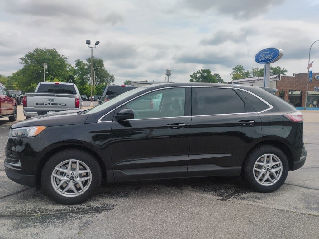 2024 Ford Edge SEL photo 2