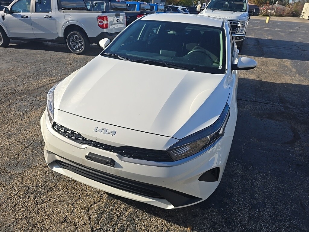 2024 Kia Forte LXS photo 3