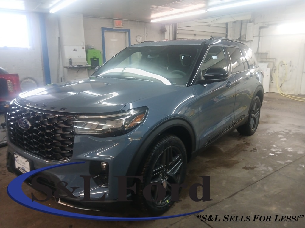 2026 Ford Explorer ST-LINE's photo