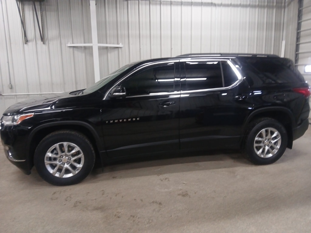 Used 2021 Chevrolet Traverse 1LT with VIN 1GNEVGKW5MJ262007 for sale in Oconto Falls, WI