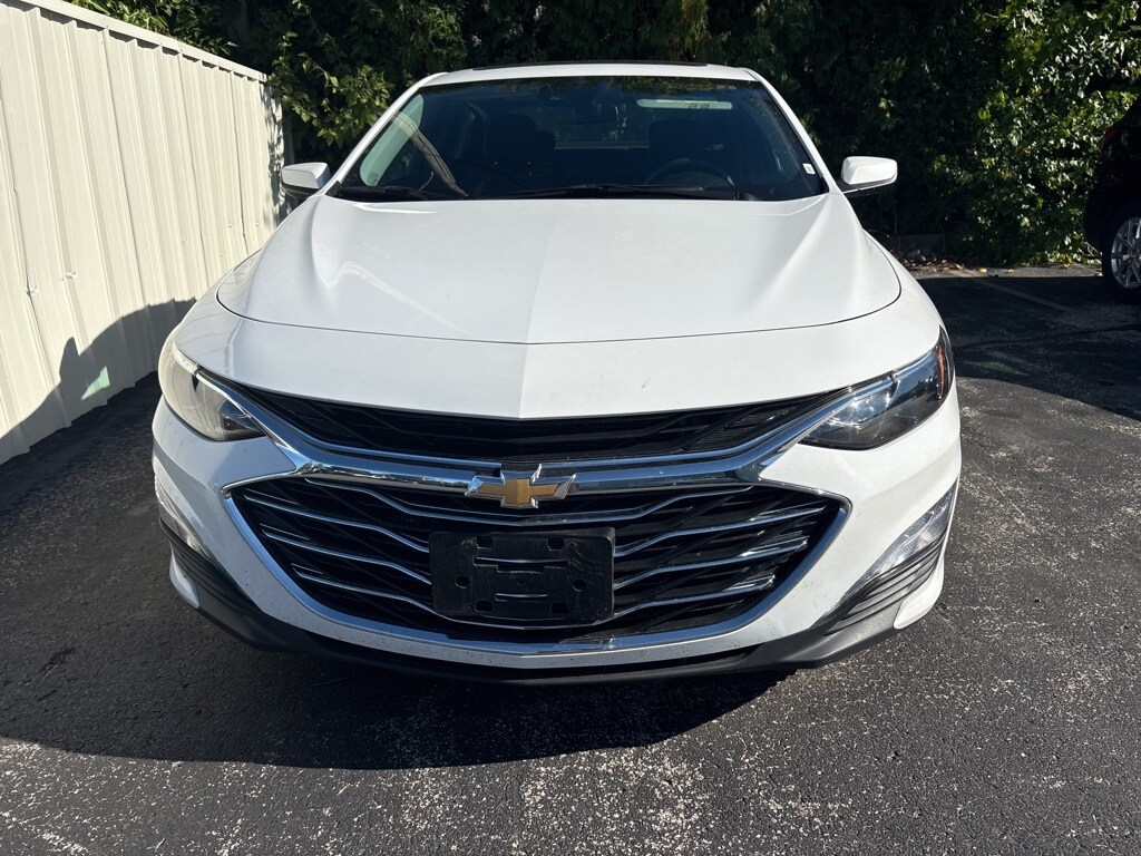 2024 Chevrolet Malibu 1LT photo 2