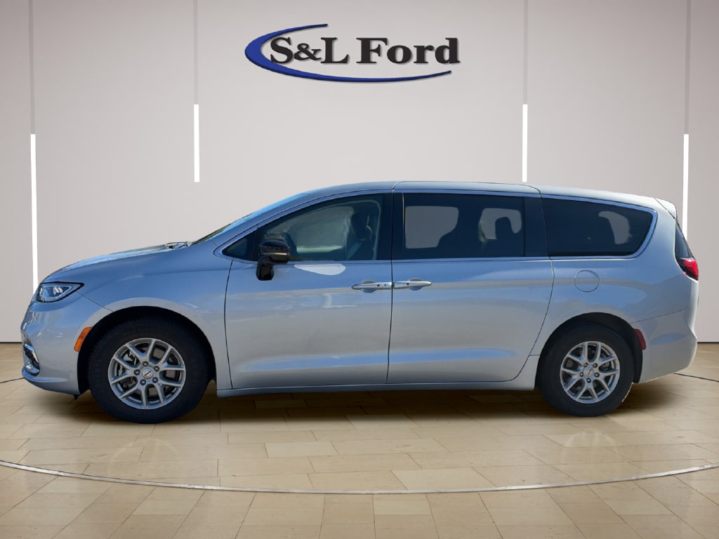 Used 2024 Chrysler Pacifica Touring L Passenger Van