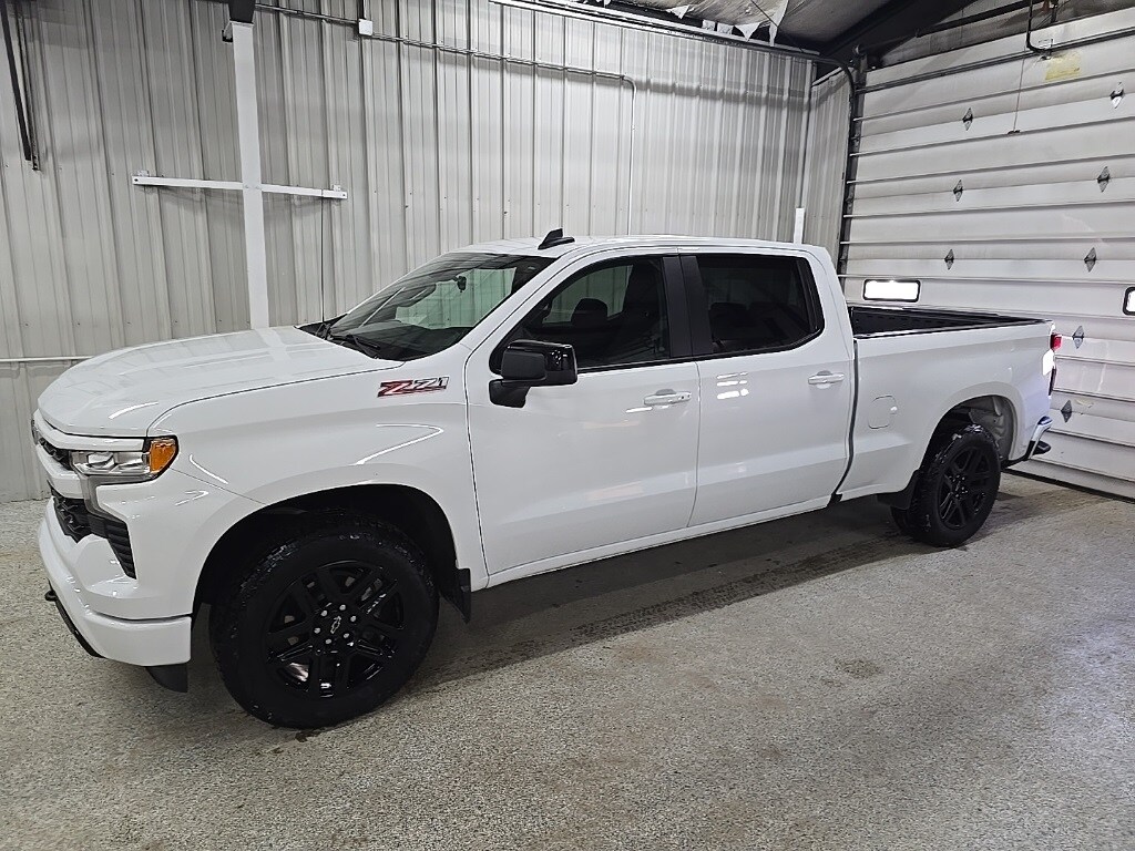 2024 Chevrolet Silverado 1500 RST photo 3