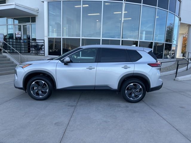 2024 Nissan Rogue SV photo 3