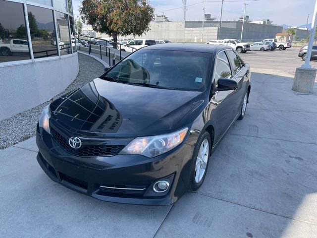 2014 Toyota Camry L photo 2