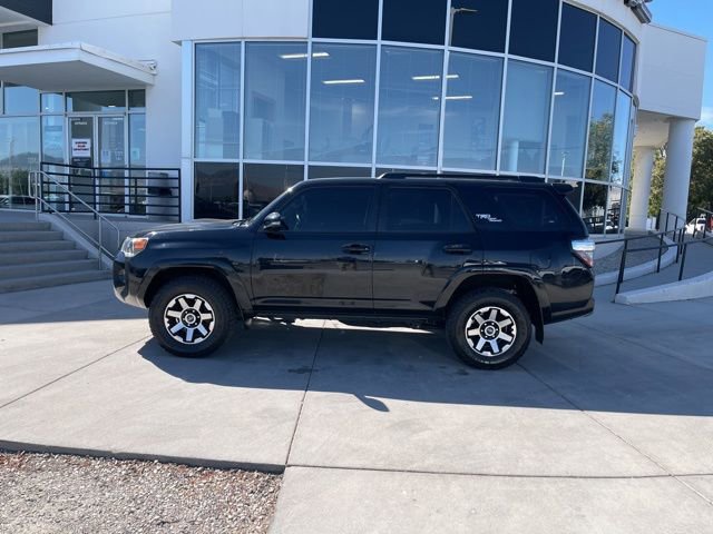 2019 Toyota 4Runner SR5 photo 2