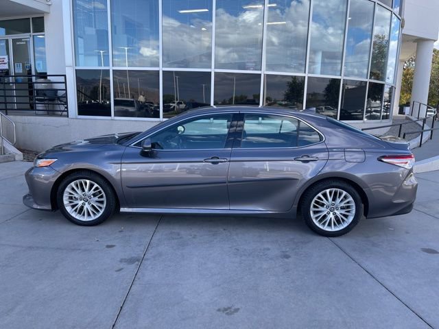 2019 Toyota Camry XLE photo 2