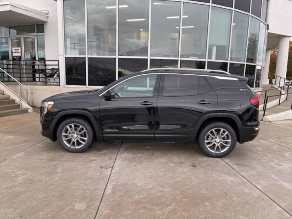 Used 2024 GMC Terrain SLT SUV